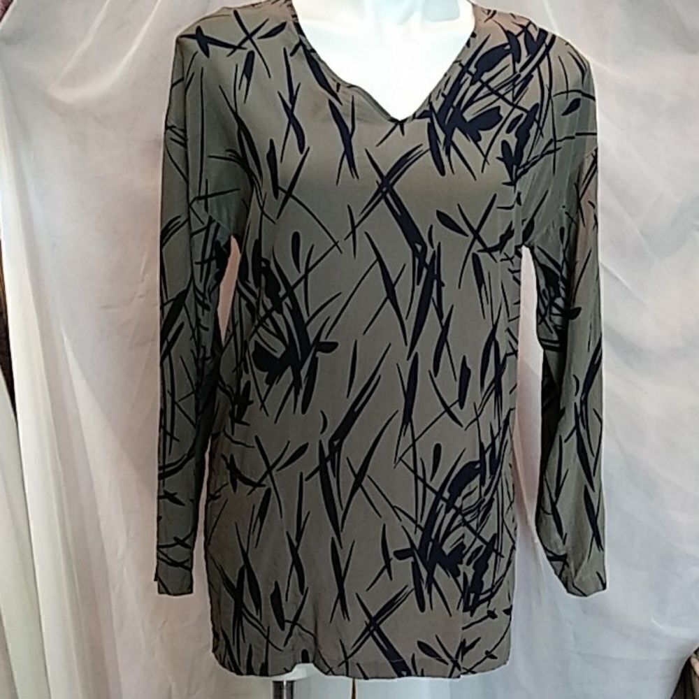 Krizia. 100% silk top  - Picture 2 of 12